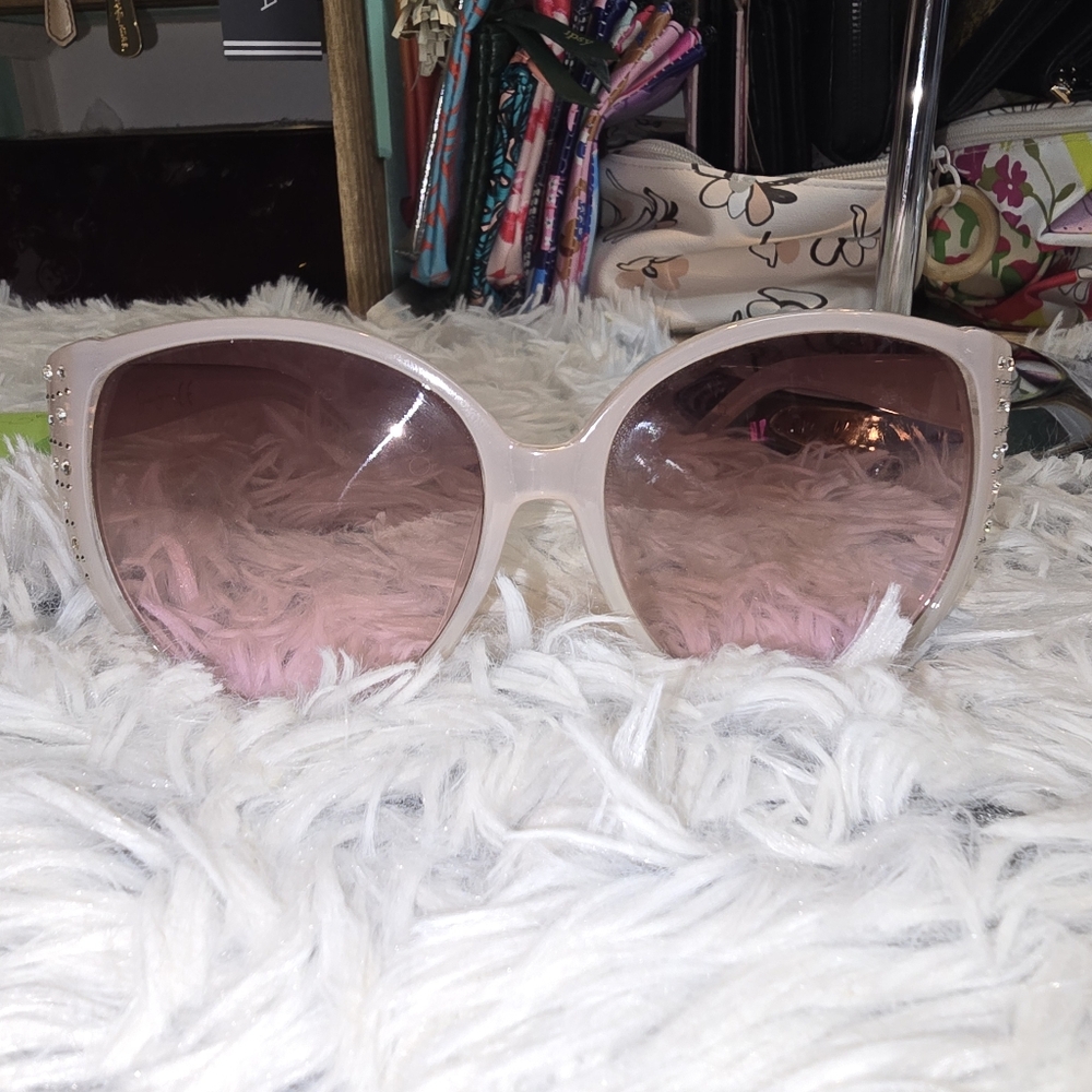 Jessica Simpson Pink Sunglasses guc w coach case